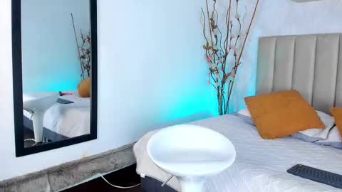 Snapshot of iris_bells chatting on November 28, 2025, 10:45 pm Queen Iris online show from November 28, 2025, 10:45 pm