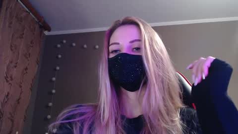 Snapshot of iris_lave chatting on October 14, 2025, 3:24 pm Lily online show from October 14, 2025, 3:24 pm