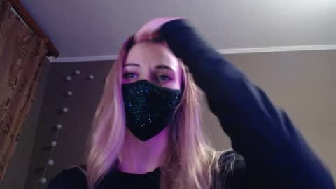 Snapshot of iris_lave chatting on October 27, 2025, 5:28 pm Lily online show from October 27, 2025, 5:28 pm