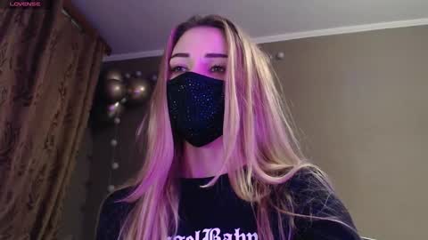 Snapshot of iris_lave chatting on November 16, 2025, 4:34 pm Lily online show from November 16, 2025, 4:34 pm