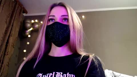 Snapshot of iris_lave chatting on November 28, 2025, 7:27 pm Lily online show from November 28, 2025, 7:27 pm