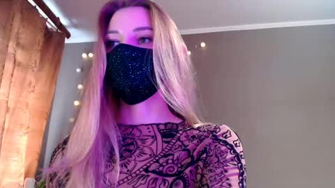 Lily online show from May 12, 2026, 2:14 pm