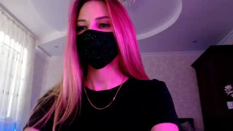 Snapshot of iris_lave chatting on July 7, 2026, 4:33 pm Lily online show from July 7, 2026, 4:33 pm