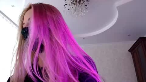 Snapshot of iris_lave chatting on July 20, 2026, 12:29 pm Lily online show from July 20, 2026, 12:29 pm
