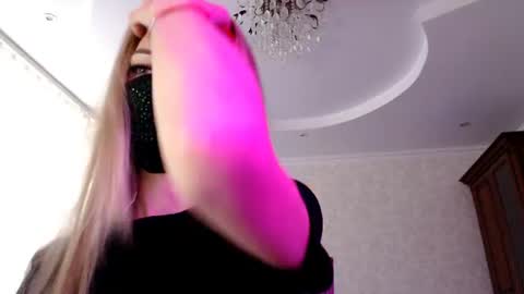 Snapshot of iris_lave chatting on July 22, 2026, 2:31 pm Lily online show from July 22, 2026, 2:31 pm