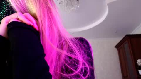 Snapshot of iris_lave chatting on July 28, 2026, 2:13 pm Lily online show from July 28, 2026, 2:13 pm