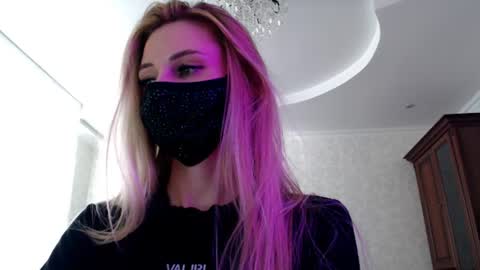Snapshot of iris_lave chatting on July 28, 2026, 3:21 pm Lily online show from July 28, 2026, 3:21 pm