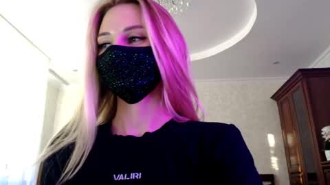 Snapshot of iris_lave chatting on July 28, 2026, 4:39 pm Lily online show from July 28, 2026, 4:39 pm