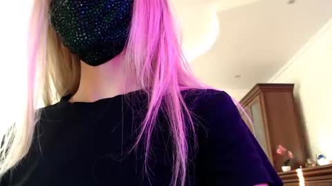 Snapshot of iris_lave chatting on July 30, 2026, 4:28 pm Lily online show from July 30, 2026, 4:28 pm