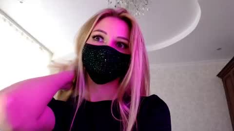 Snapshot of iris_lave chatting on August 3, 2026, 12:32 pm Lily online show from August 3, 2026, 12:32 pm