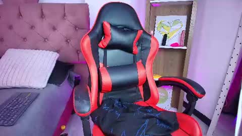 Snapshot of iris_roses chatting on July 8, 2026, 8:46 pm iris_roses online show from July 8, 2026, 8:46 pm