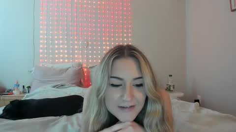 Snapshot of iris_roslin chatting on June 7, 2026, 12:04 am Iris 3 online show from June 7, 2026, 12:04 am
