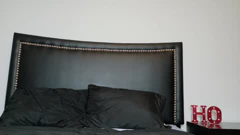 Iris  online show from December 23, 2025, 3:04 am