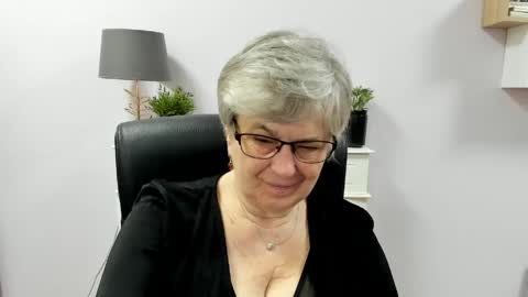 I R I S online show from May 6, 2026, 6:19 am