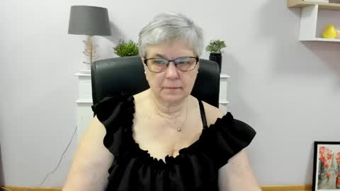 Snapshot of iris_xdesire chatting on June 2, 2026, 6:04 am I R I S online show from June 2, 2026, 6:04 am