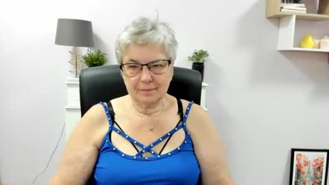 Snapshot of iris_xdesire chatting on June 10, 2026, 6:45 am I R I S online show from June 10, 2026, 6:45 am