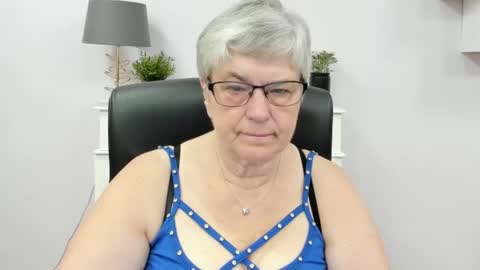 Snapshot of iris_xdesire chatting on June 11, 2026, 6:33 am I R I S online show from June 11, 2026, 6:33 am