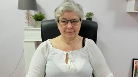 Snapshot of iris_xdesire chatting on June 18, 2026, 6:13 am I R I S online show from June 18, 2026, 6:13 am
