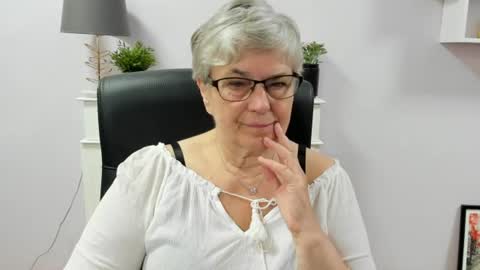 Snapshot of iris_xdesire chatting on June 18, 2026, 9:14 am I R I S online show from June 18, 2026, 9:14 am