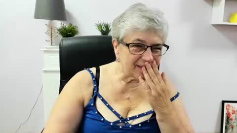 Snapshot of iris_xdesire chatting on June 19, 2026, 6:40 am I R I S online show from June 19, 2026, 6:40 am