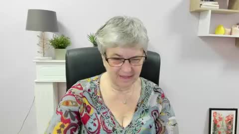 Snapshot of iris_xdesire chatting on June 22, 2026, 6:10 am I R I S online show from June 22, 2026, 6:10 am