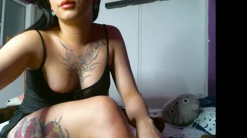 Snapshot of irisbell_ chatting on December 31, 2024, 1:04 am Camilla online show from December 31, 2024, 1:04 am