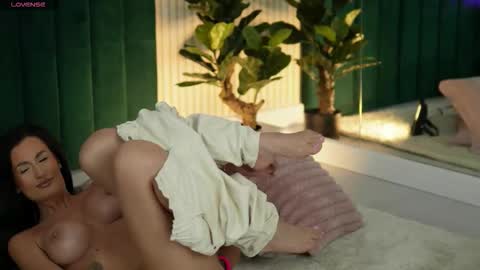 Snapshot of irisnightshade chatting on September 12, 2025, 2:33 am Maria online show from September 12, 2025, 2:33 am