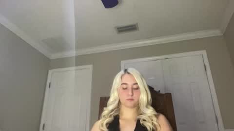 Irispink1 online show from December 16, 2025, 1:54 am