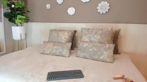 Snapshot of irisreid chatting on May 6, 2026, 3:46 am online show from May 6, 2026, 3:46 am