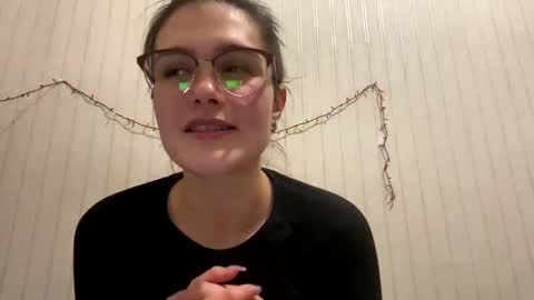 Snapshot of irisss31 chatting on December 26, 2024, 7:27 pm irisss31 online show from December 26, 2024, 7:27 pm