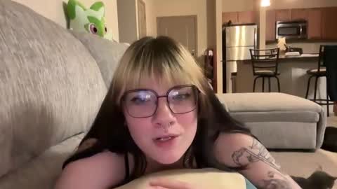 Snapshot of irissweets chatting on April 3, 2026, 9:07 am irissweets online show from April 3, 2026, 9:07 am