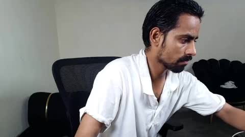 Snapshot of ironcharm4455 chatting on June 10, 2026, 4:17 pm Naveed online show from June 10, 2026, 4:17 pm
