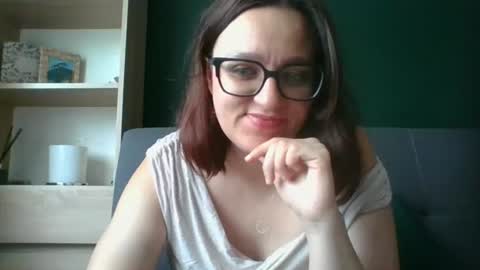 Snapshot of irresistibleparis chatting on June 18, 2026, 5:30 am Paris online show from June 18, 2026, 5:30 am