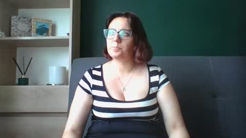 Snapshot of irresistibleparis chatting on July 14, 2026, 10:21 am Paris online show from July 14, 2026, 10:21 am