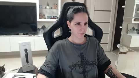 Irwi Tomboy online show from December 19, 2024, 8:44 pm