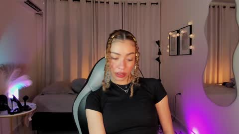 Snapshot of isa_____ chatting on January 17, 2025, 12:31 am isa_____ online show from January 17, 2025, 12:31 am