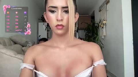 Isabella online show from May 1, 2026, 4:44 pm