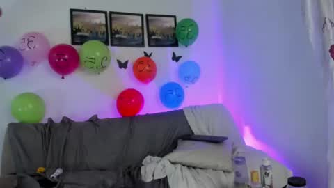 Snapshot of isa__sweet_ chatting on June 18, 2026, 6:35 am isa__sweet_ online show from June 18, 2026, 6:35 am