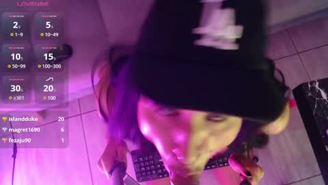 Isabella Hall online show from February 19, 2025, 12:03 am