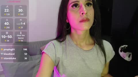 Isabella Hall online show from July 7, 2026, 1:52 am