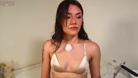 Isabella Laurentt  online show from June 25, 2026, 12:43 am