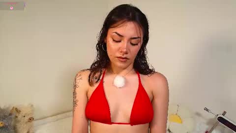 Isabella Laurentt  online show from June 26, 2026, 1:32 am