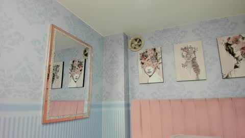 Snapshot of isa_little4u chatting on January 9, 2025, 7:18 pm online show from January 9, 2025, 7:18 pm