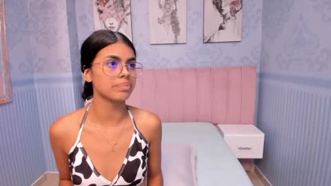 Snapshot of isa_little4u chatting on January 11, 2025, 10:18 pm online show from January 11, 2025, 10:18 pm