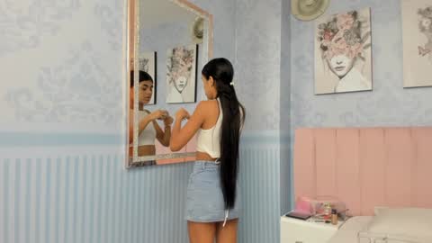 Snapshot of isa_little4u chatting on February 1, 2025, 6:51 pm online show from February 1, 2025, 6:51 pm