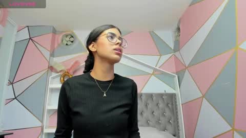 Snapshot of isa_little4u chatting on February 5, 2025, 6:26 pm online show from February 5, 2025, 6:26 pm