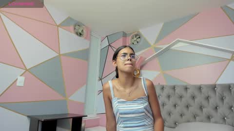 Snapshot of isa_little4u chatting on February 6, 2025, 6:24 pm online show from February 6, 2025, 6:24 pm