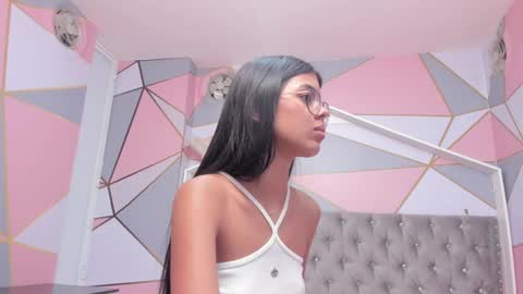 Snapshot of isa_little4u chatting on February 10, 2025, 11:34 pm online show from February 10, 2025, 11:34 pm