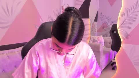 Snapshot of isa_little4u chatting on March 6, 2025, 1:35 pm online show from March 6, 2025, 1:35 pm