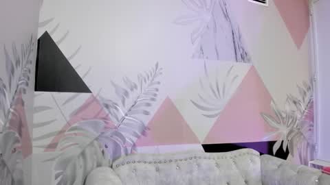 Snapshot of isa_little4u chatting on March 8, 2025, 10:22 am online show from March 8, 2025, 10:22 am